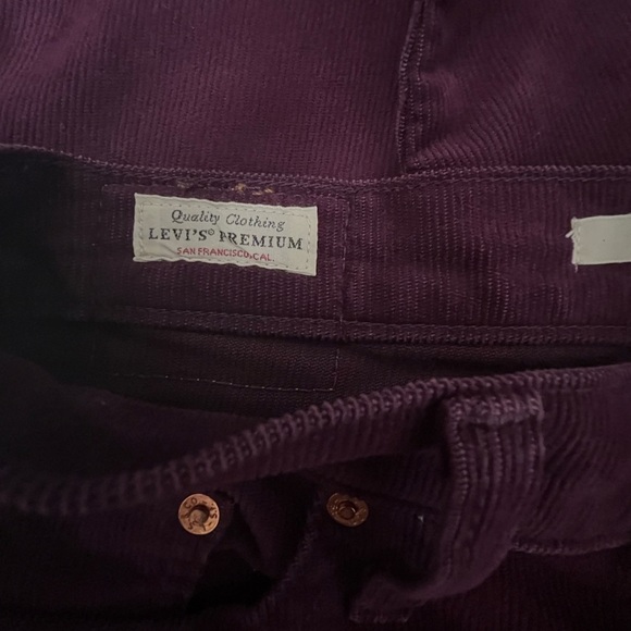 LEVI’S Wedgie Fit Corduroy Straight-Leg Cropped Pants Burgundy - Picture 11 of 13